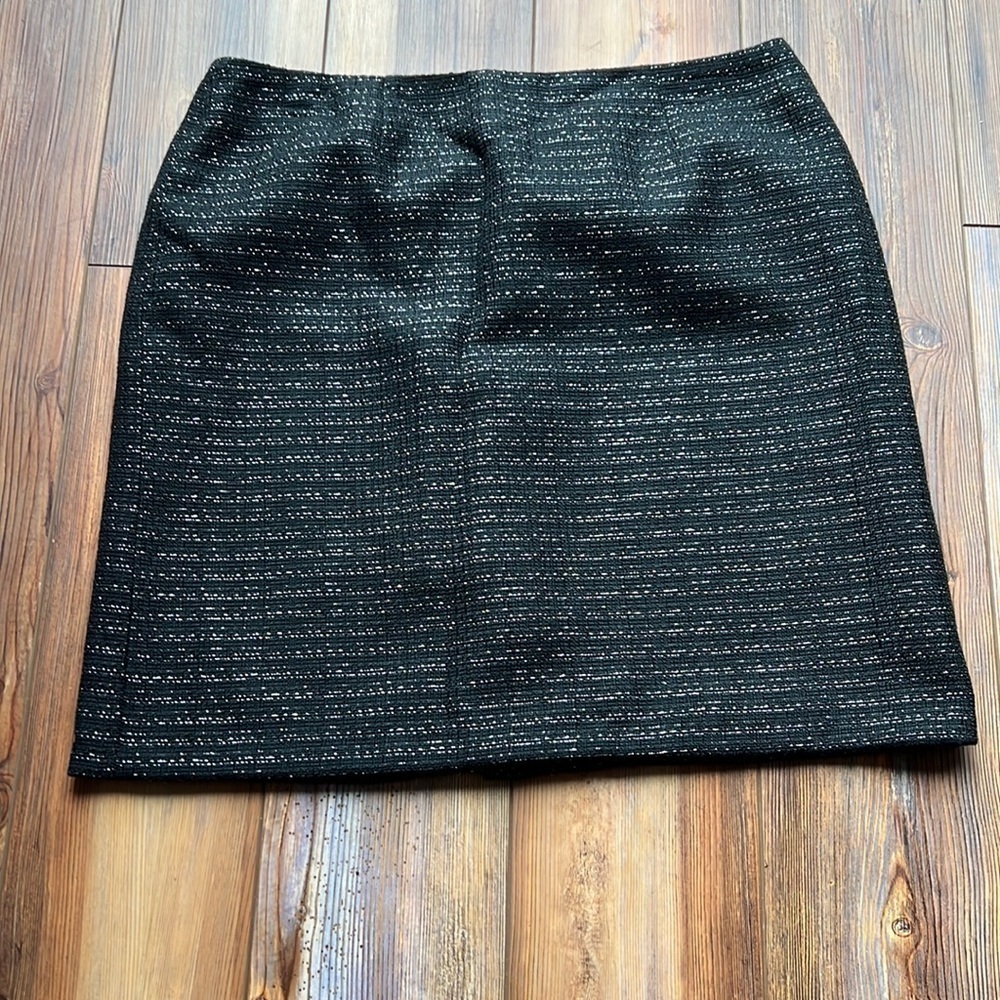 Jaclyn Smith mini black and metallic silver skirt size 12